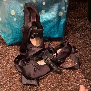 Black ballet shoes style